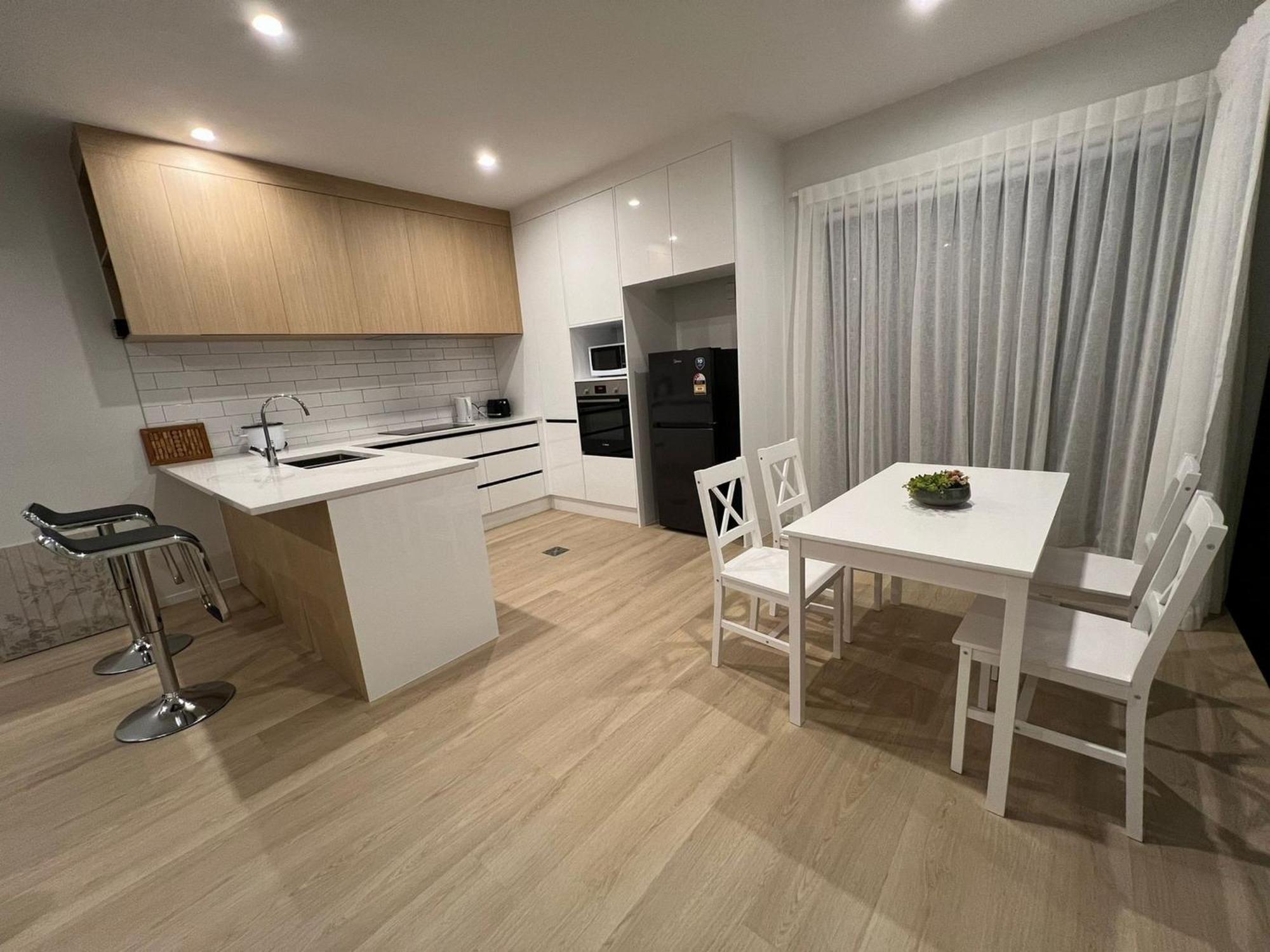 Central Modern 3-Bedroom,3- Bathroom House With Patio And Carpark- Lower Hutt City Centre Extérieur photo