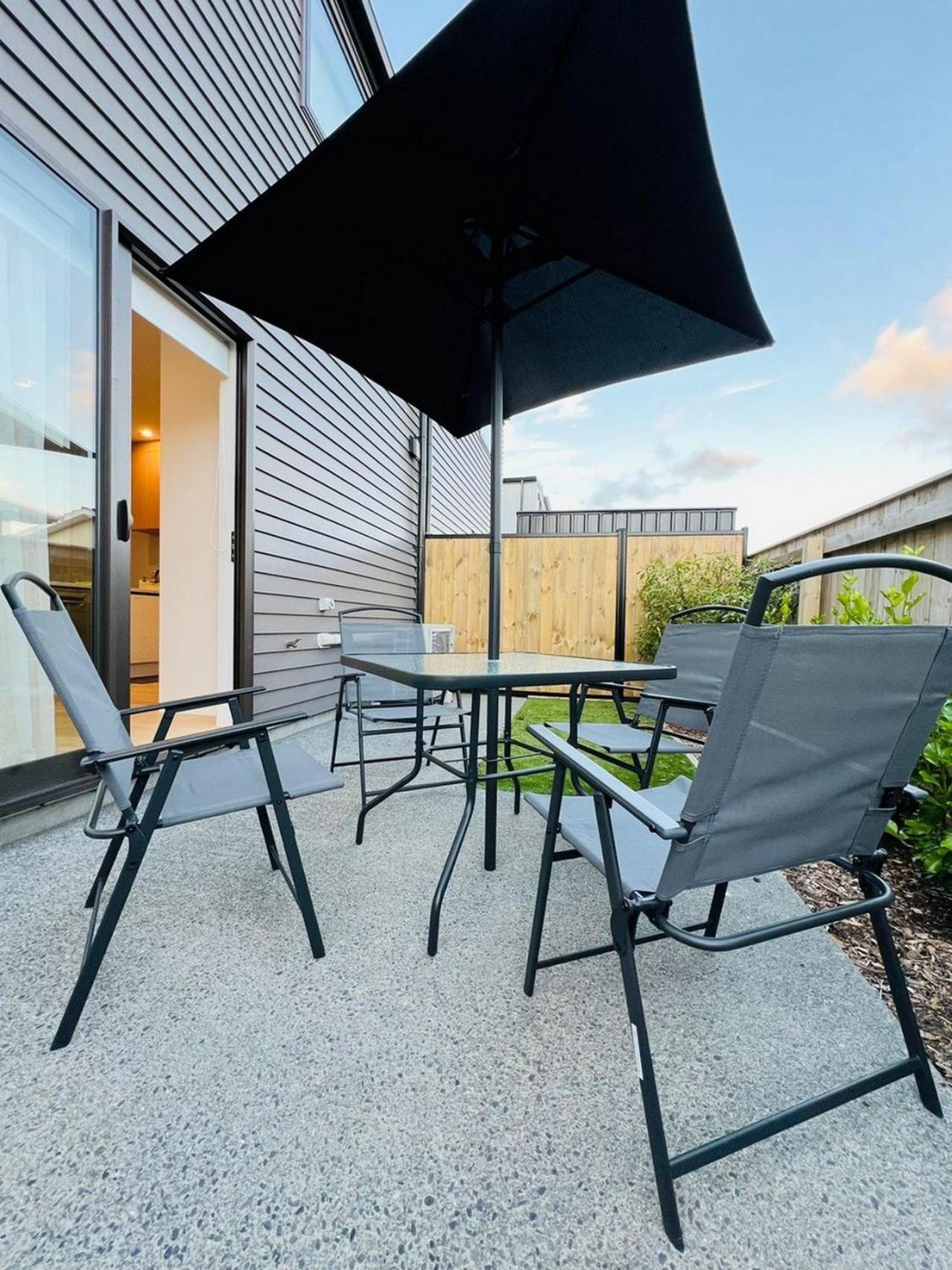 Central Modern 3-Bedroom,3- Bathroom House With Patio And Carpark- Lower Hutt City Centre Extérieur photo