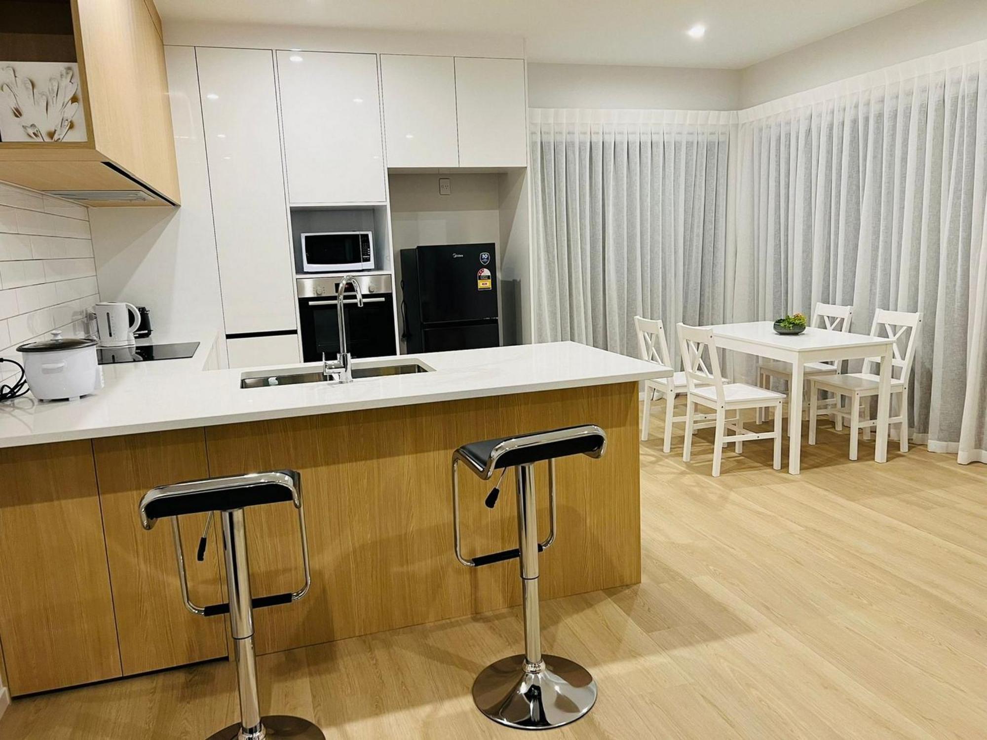 Central Modern 3-Bedroom,3- Bathroom House With Patio And Carpark- Lower Hutt City Centre Extérieur photo