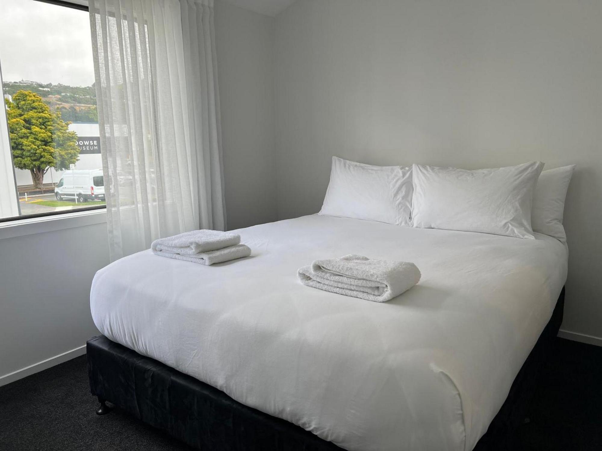 Central Modern 3-Bedroom,3- Bathroom House With Patio And Carpark- Lower Hutt City Centre Extérieur photo