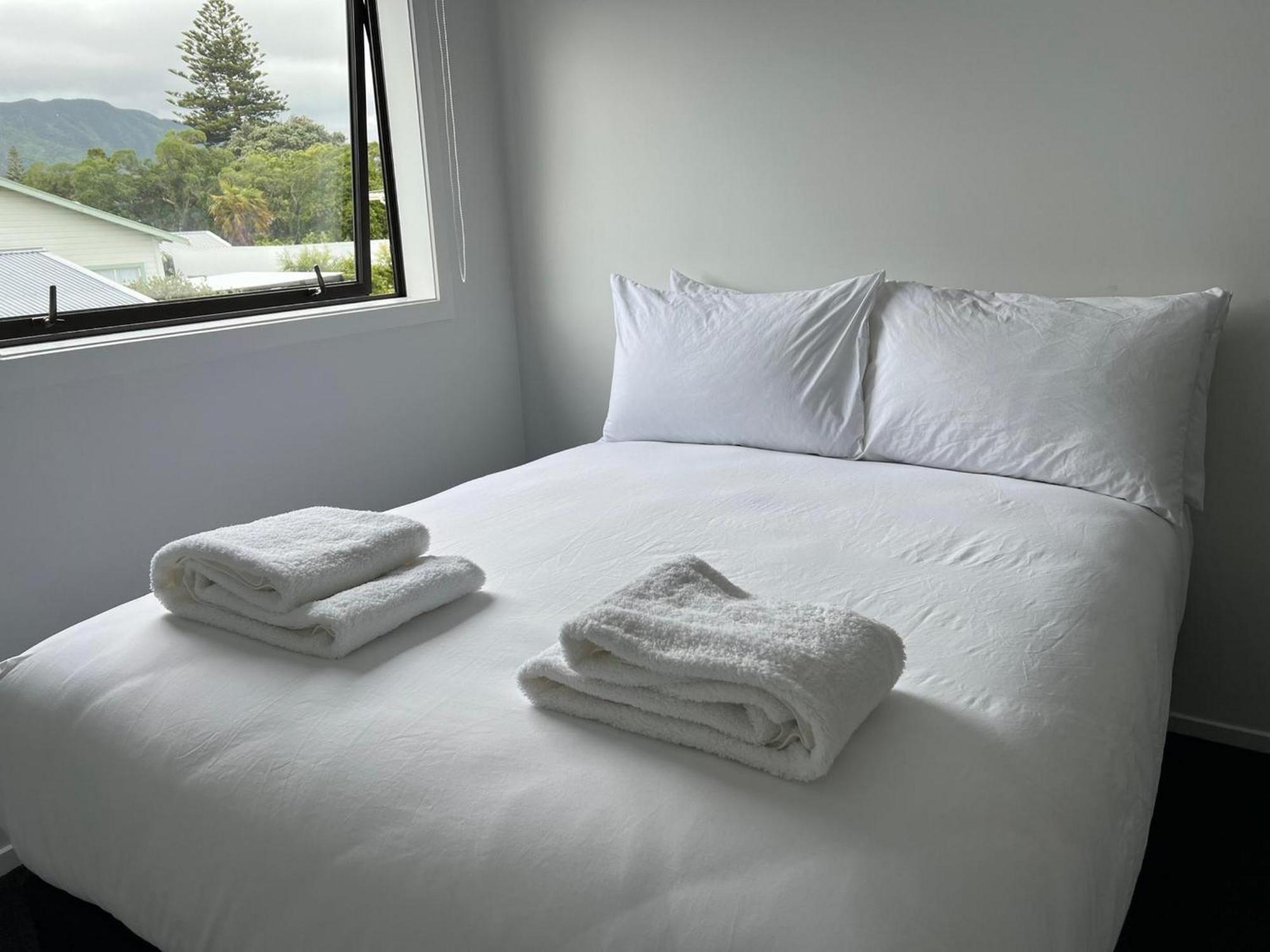 Central Modern 3-Bedroom,3- Bathroom House With Patio And Carpark- Lower Hutt City Centre Extérieur photo