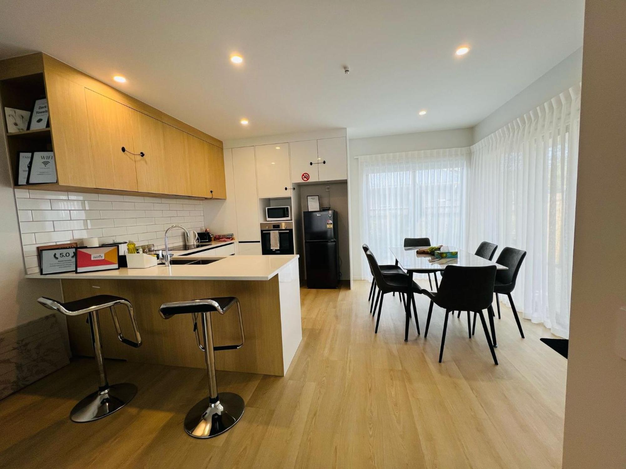 Central Modern 3-Bedroom,3- Bathroom House With Patio And Carpark- Lower Hutt City Centre Extérieur photo
