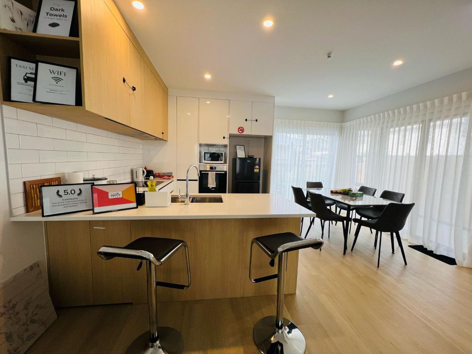 Central Modern 3-Bedroom,3- Bathroom House With Patio And Carpark- Lower Hutt City Centre Extérieur photo