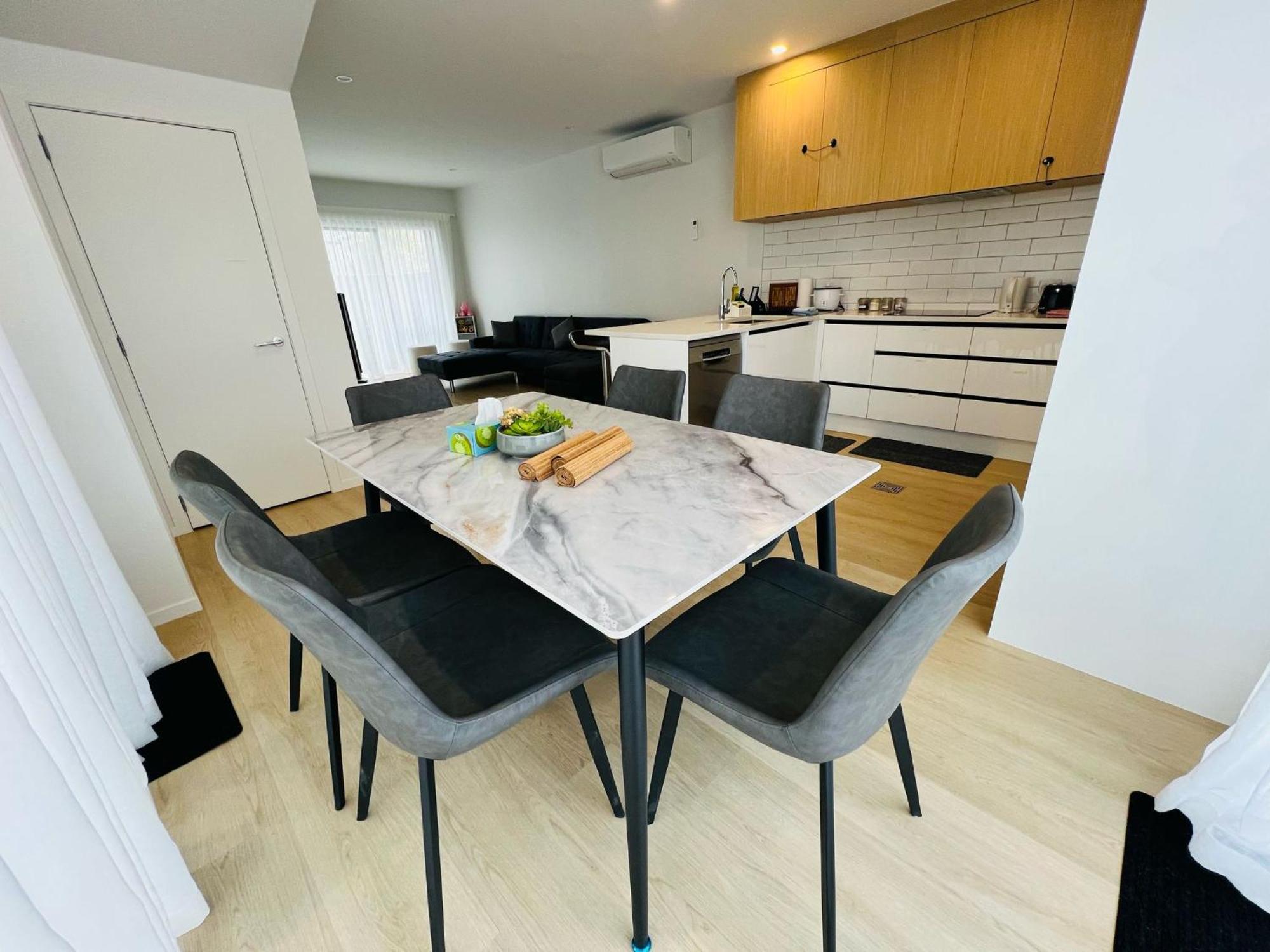 Central Modern 3-Bedroom,3- Bathroom House With Patio And Carpark- Lower Hutt City Centre Extérieur photo
